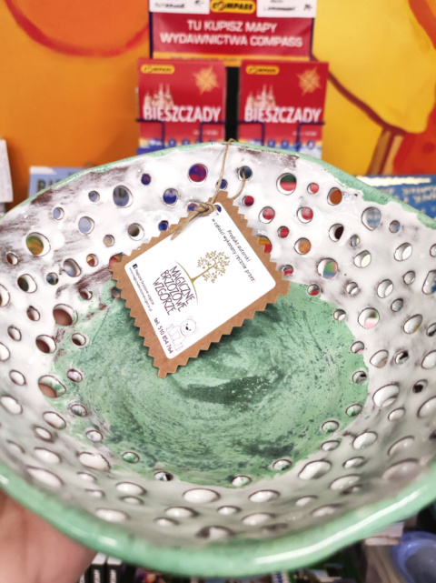 Miska ceramiczna miętowo-biała z dziurami Miska ceramiczna miętowo-biała z dziurami