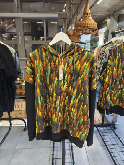 Bluza "Las 2" z kapturem ręcznie szyta