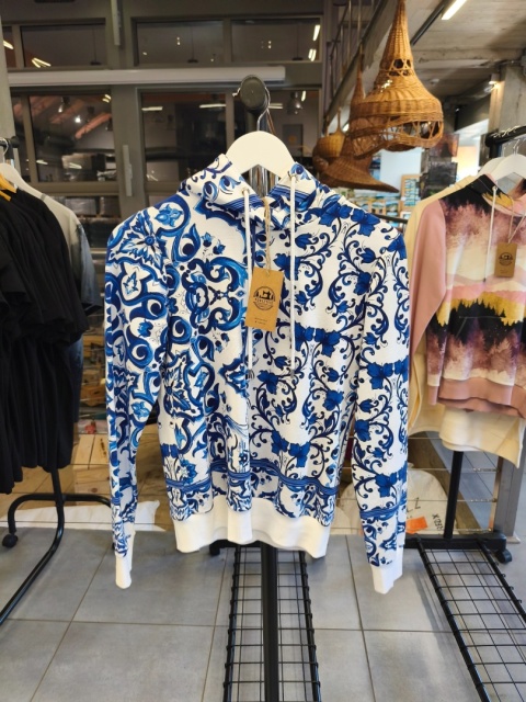 Bluza dziecięca "Niebieskie wzory" z kapturem ręcznie szyta