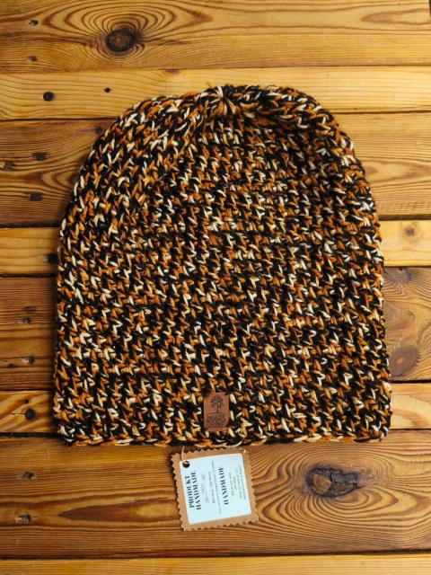Czapka ręcznie dziergana jasne brązy z czernią