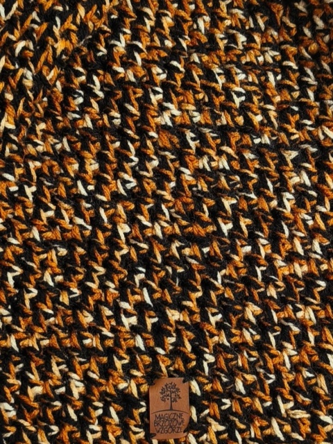 Czapka ręcznie dziergana jasne brązy z czernią