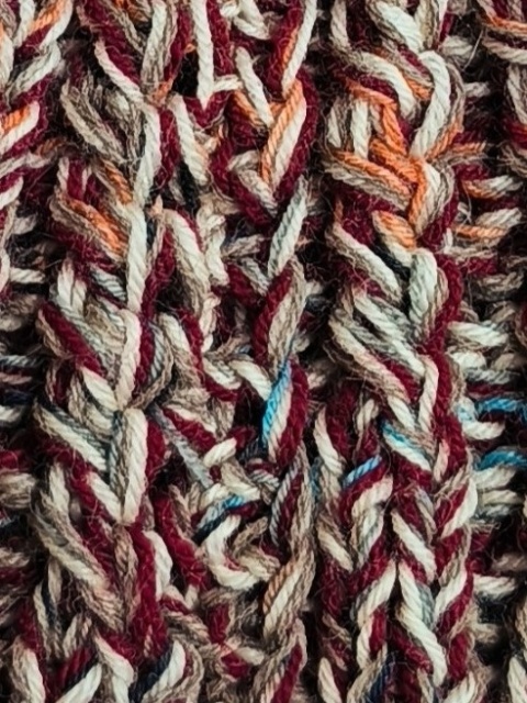 Czapka z pomponem ręcznie robiona na drutach bordowo-biała Czapka z pomponem ręcznie robiona na drutach bordowo-biała