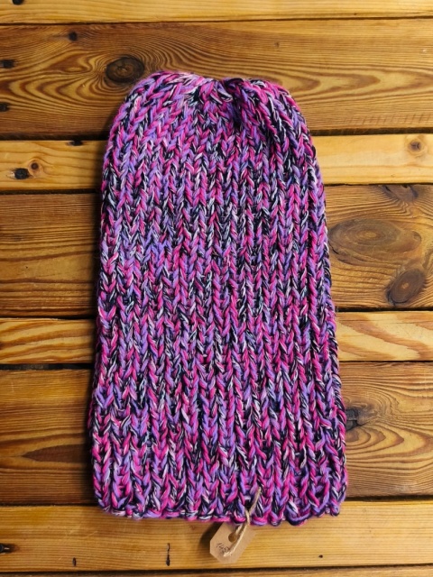 Czapka długa ręcznie robiona na drutach odcienie fioletu
