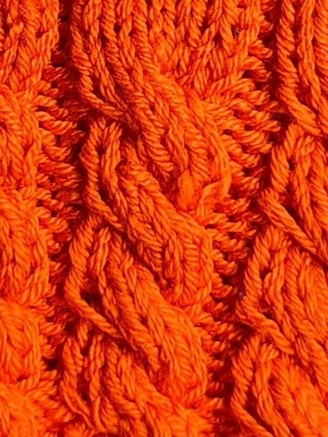 Czapka z warkoczem ręcznie robiona na drutach pomarańczowa