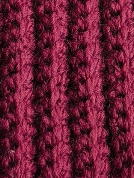 Gruba czapka ręcznie robiona na drutach purpurowa