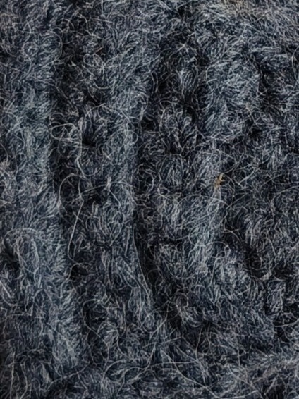 Gruba opaska ręcznie robiona na drutach szara