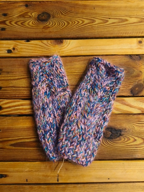 Mitenki ręcznie robione na drutach fioletowo-niebieskie