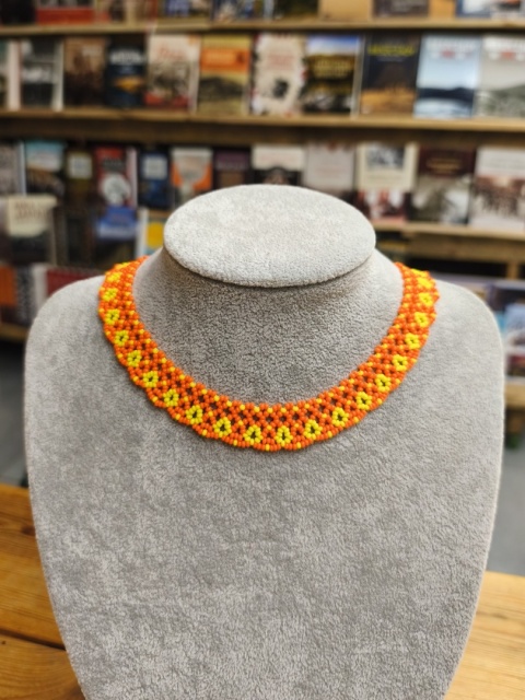 Naszyjnik koralikowy pomarańczowo-żółty