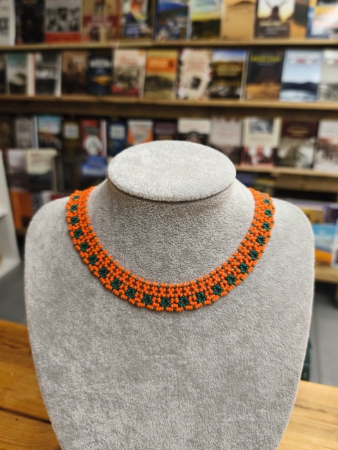 Naszyjnik koralikowy pomarańczowo-zielony