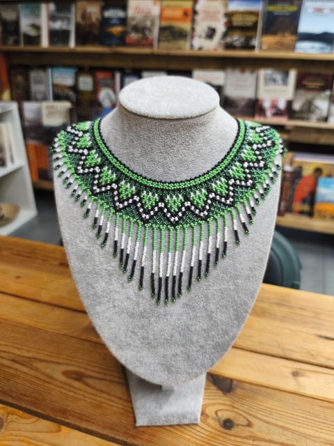 Naszyjnik koralikowy zielono-biało-czarny Naszyjnik koralikowy zielono-biało-czarny